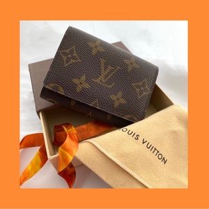 ⭐️Authentic⭐️ Louis Vuitton Monogram Business Card Holder.